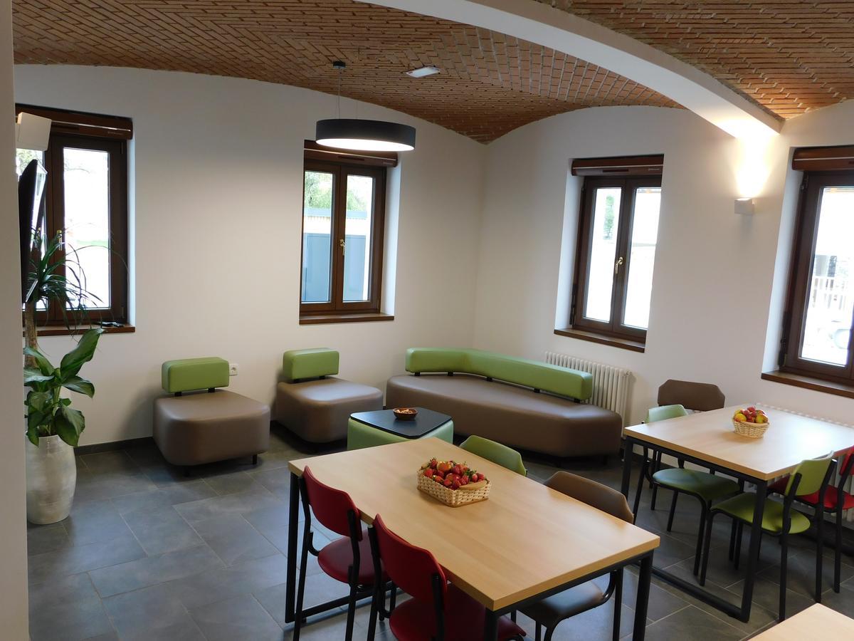 Hostel Bearlog Kocevje Ngoại thất bức ảnh