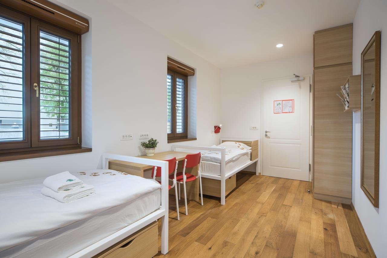 Hostel Bearlog Kocevje Ngoại thất bức ảnh